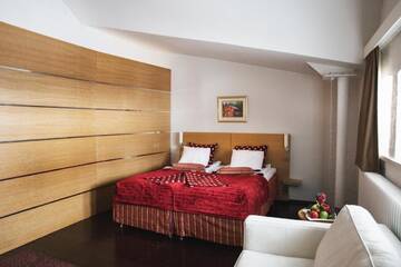 Фото номера Двухместный номер Делюкс с 1 кроватью Отель Hotel Epoque &amp; Apartments г. Пиетарсаари 4