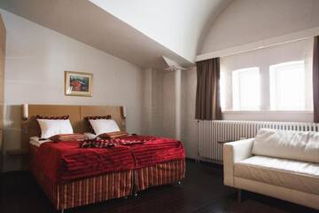 Фото номера Двухместный номер Делюкс с 1 кроватью Отель Hotel Epoque &amp; Apartments г. Пиетарсаари 2