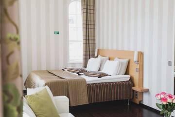 Фото номера Двухместный номер «Гранд» Делюкс с 1 кроватью Отель Hotel Epoque &amp; Apartments г. Пиетарсаари 5
